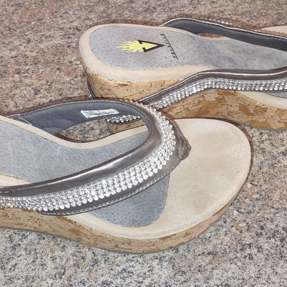 Sandals - Picture 2 of 6